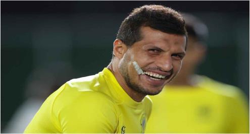 رسميًا.. ضمك السعودي يعلن التعاقد مع طارق حامد